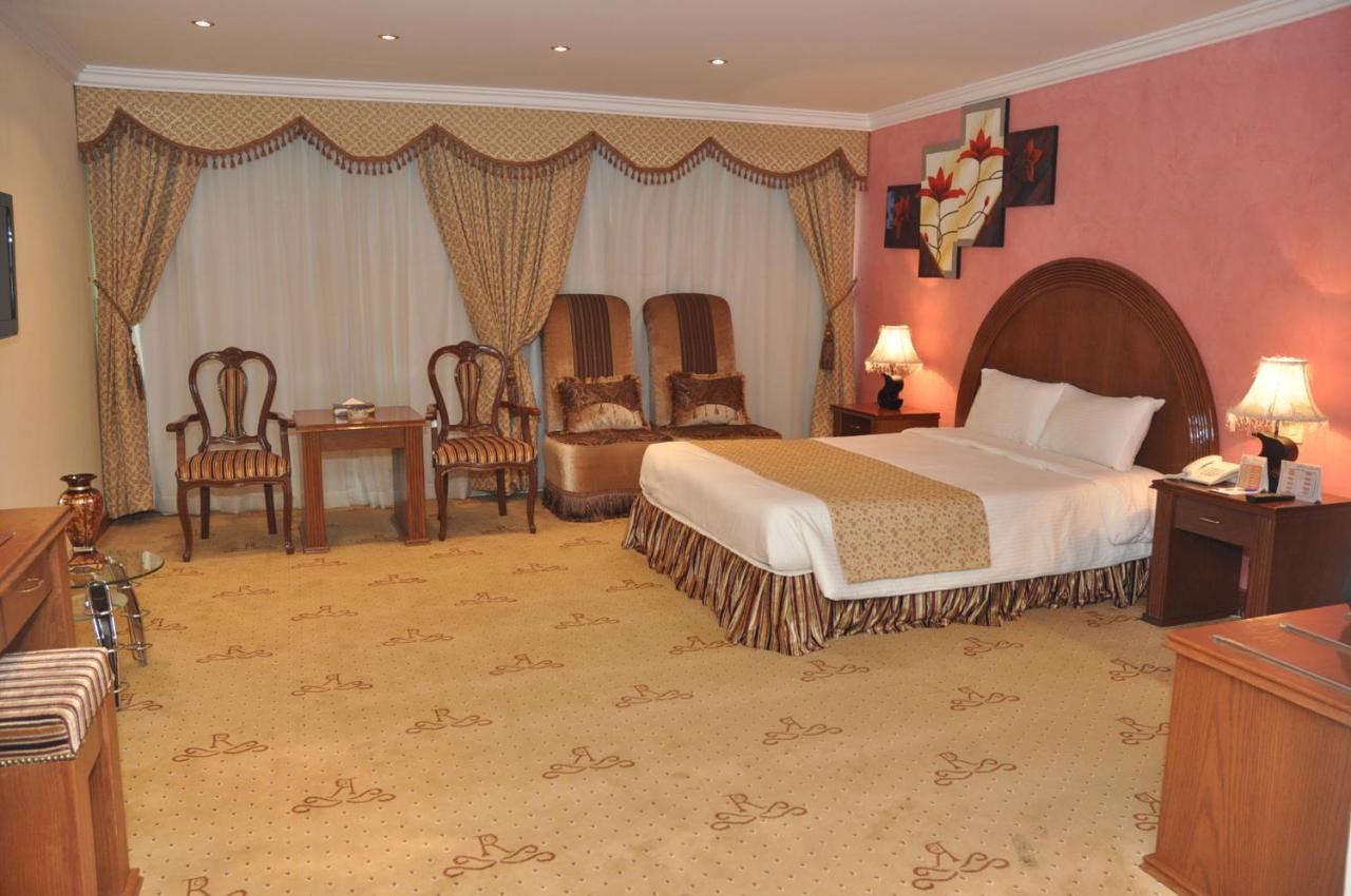 Hotel Di-Palace Rijád Kültér fotó