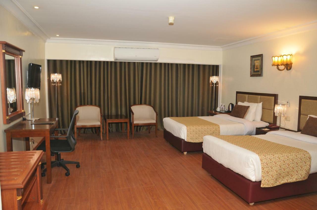 Hotel Di-Palace Rijád Kültér fotó