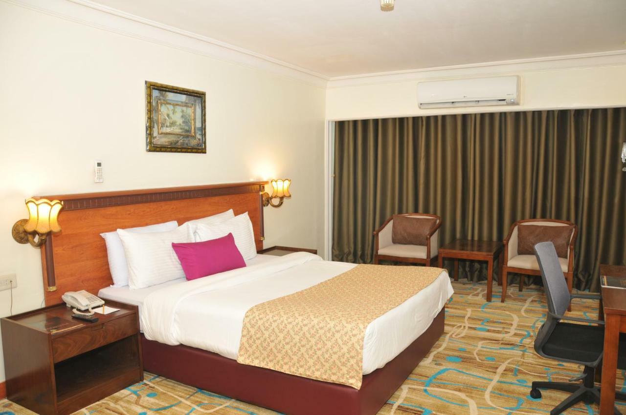 Hotel Di-Palace Rijád Kültér fotó