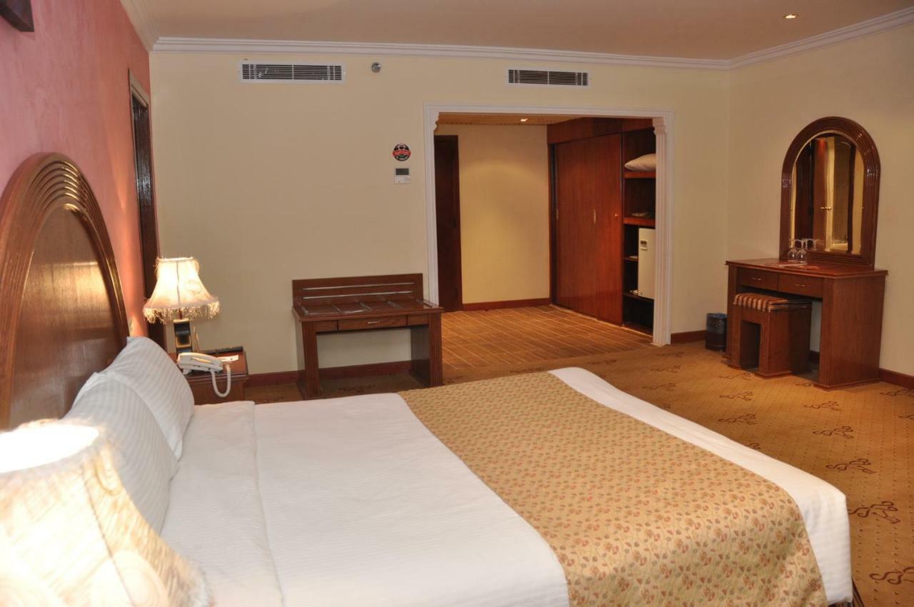 Hotel Di-Palace Rijád Kültér fotó