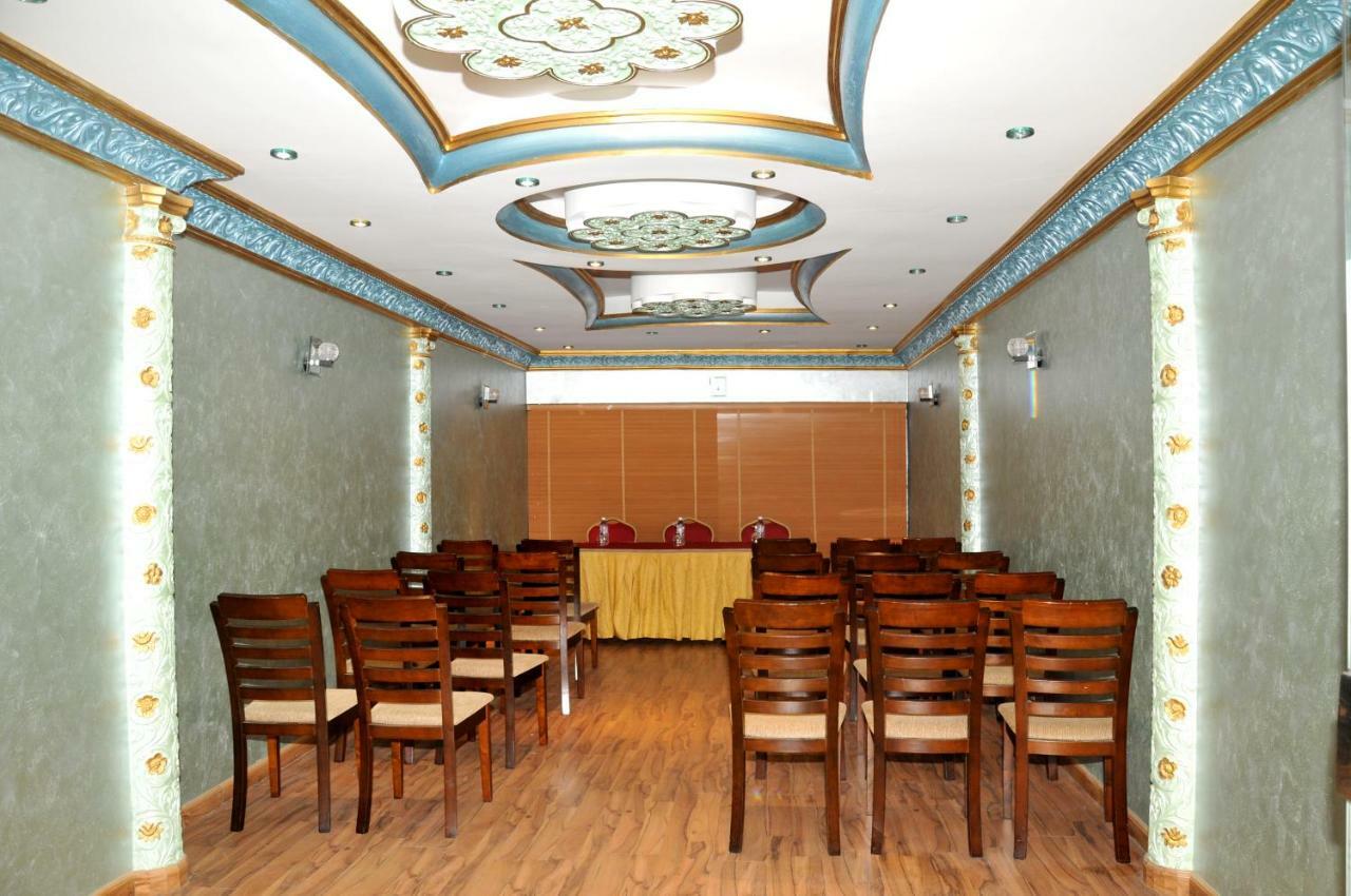 Hotel Di-Palace Rijád Kültér fotó