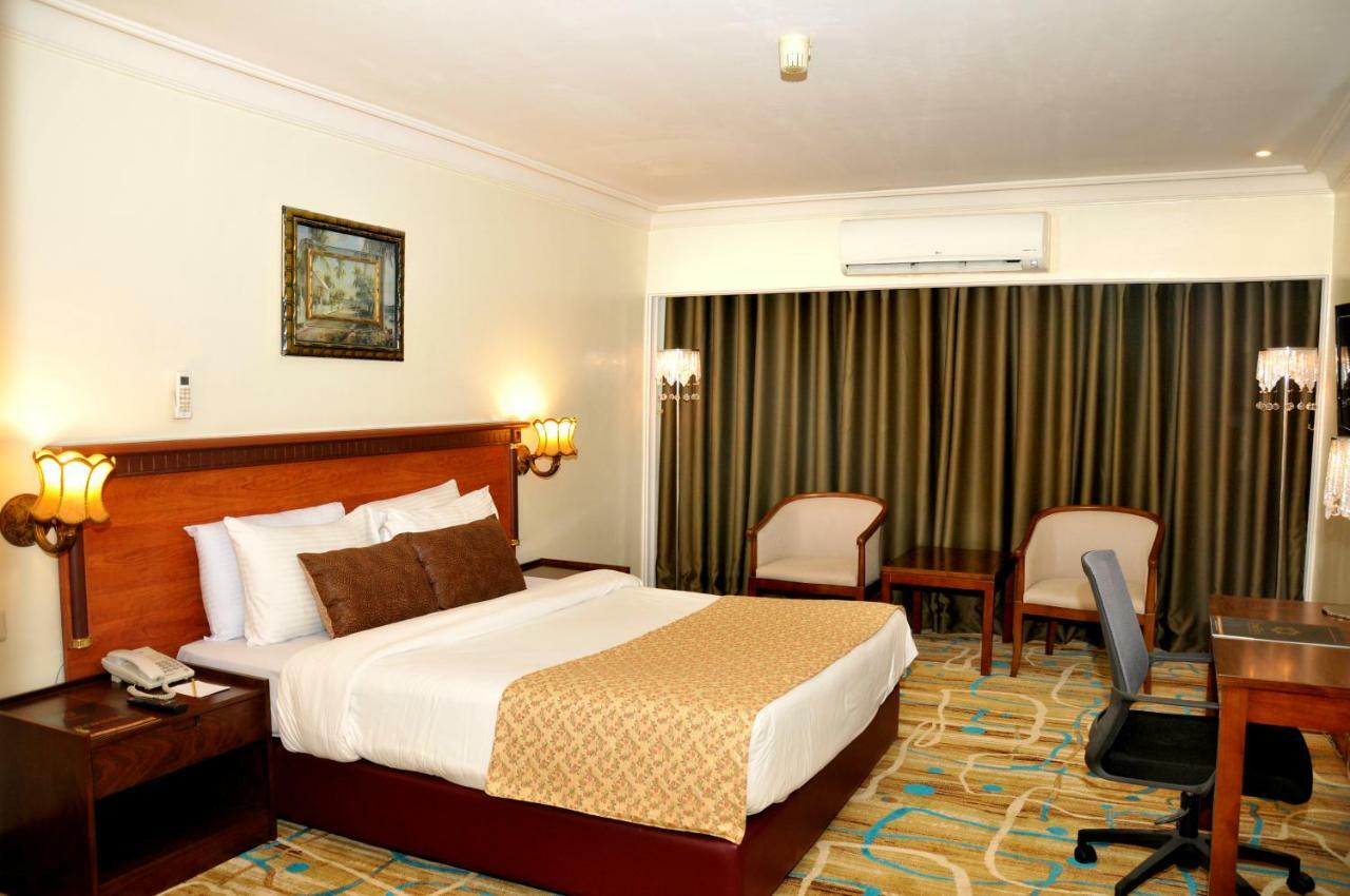 Hotel Di-Palace Rijád Kültér fotó