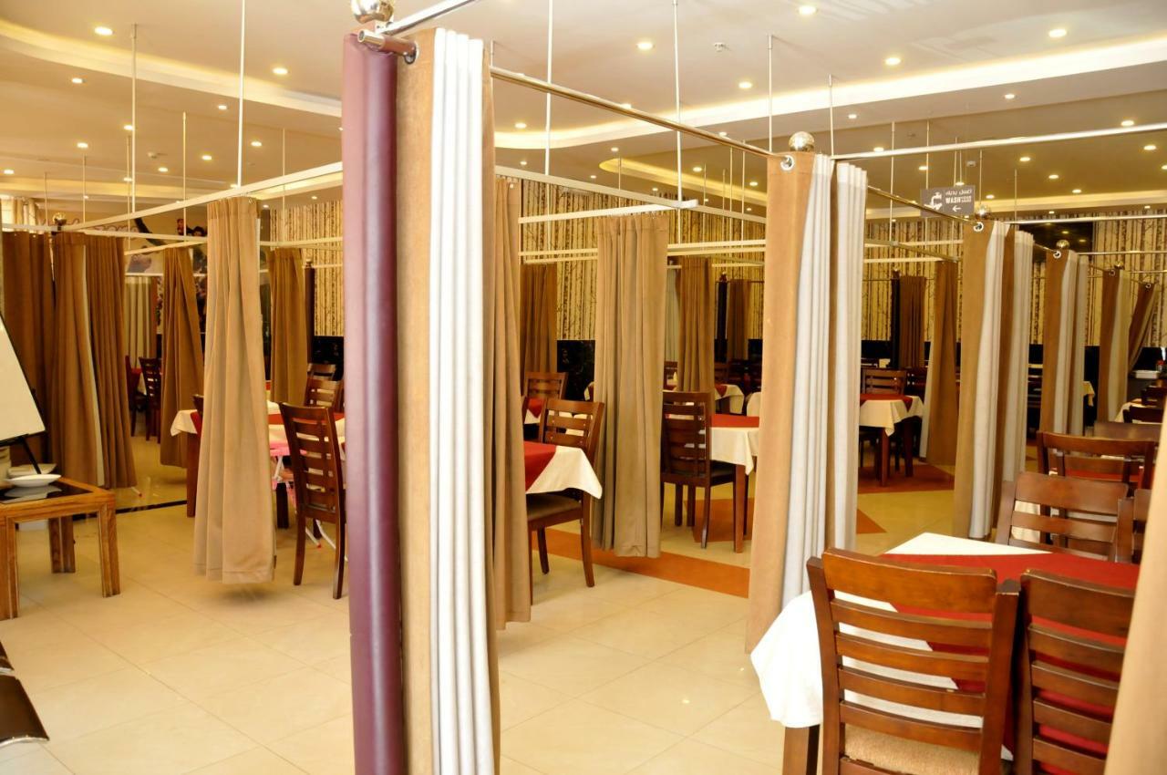 Hotel Di-Palace Rijád Kültér fotó